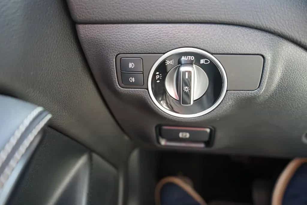 Mercedes-Benz GLA 200 Standard LED Navi Totwinkel ACC Memory 12/2018-photo-27