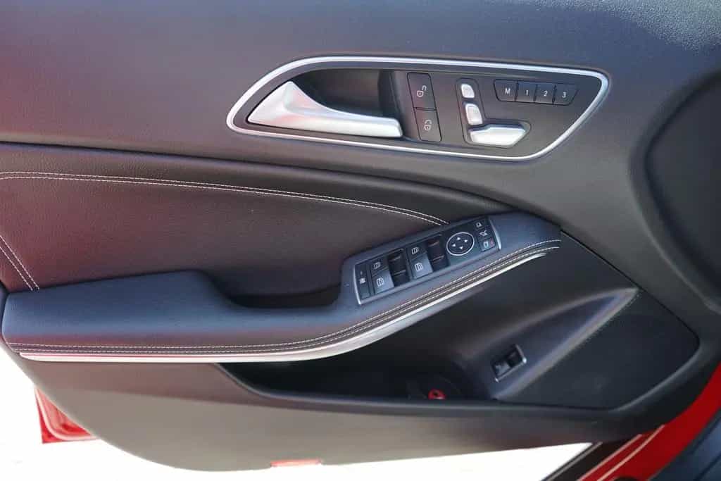 Mercedes-Benz GLA 200 Standard LED Navi Totwinkel ACC Memory 12/2018-photo-28