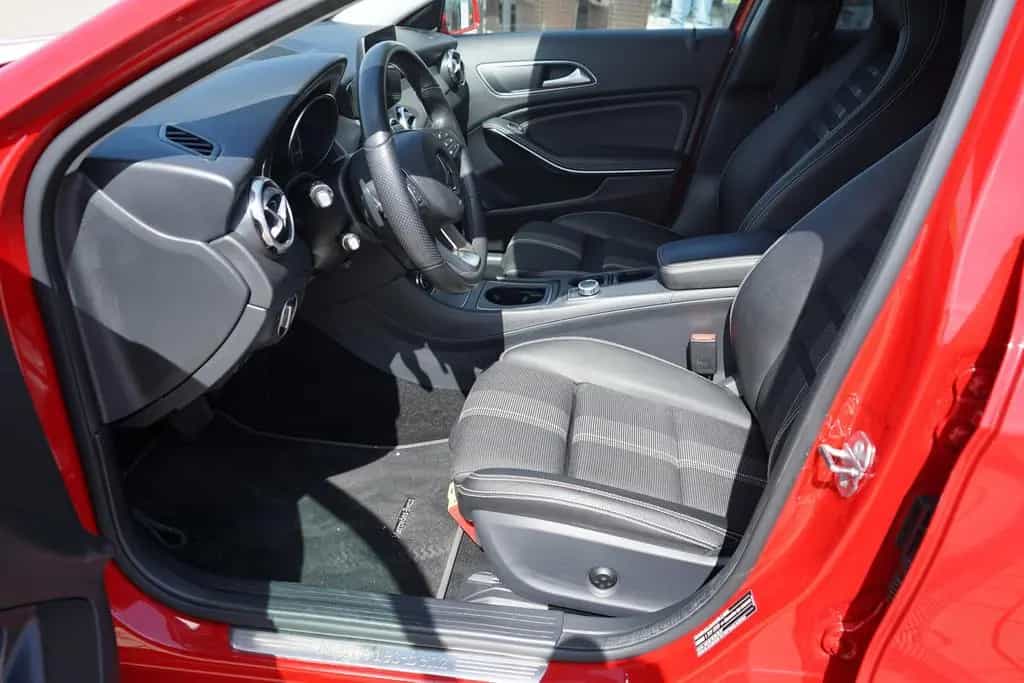 Mercedes-Benz GLA 200 Standard LED Navi Totwinkel ACC Memory 12/2018-photo-29