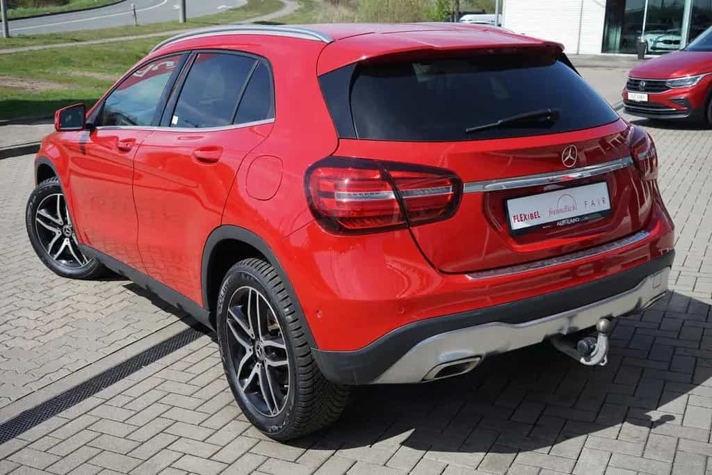 Mercedes-Benz GLA 200 Standard LED Navi Totwinkel ACC Memory 12/2018-photo-3