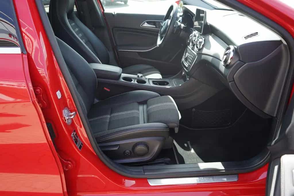 Mercedes-Benz GLA 200 Standard LED Navi Totwinkel ACC Memory 12/2018-photo-30