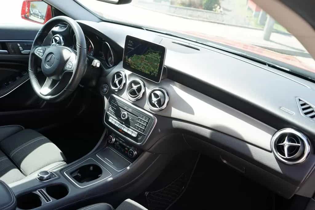 Mercedes-Benz GLA 200 Standard LED Navi Totwinkel ACC Memory 12/2018-photo-31