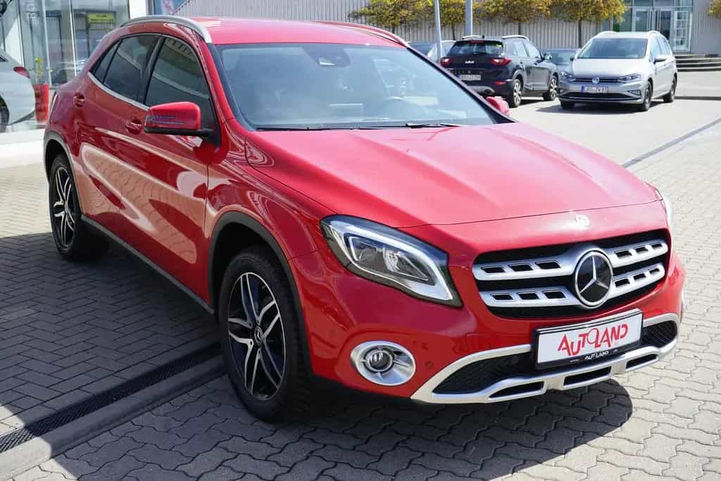 Mercedes-Benz GLA 200 Standard LED Navi Totwinkel ACC Memory 12/2018-photo-34