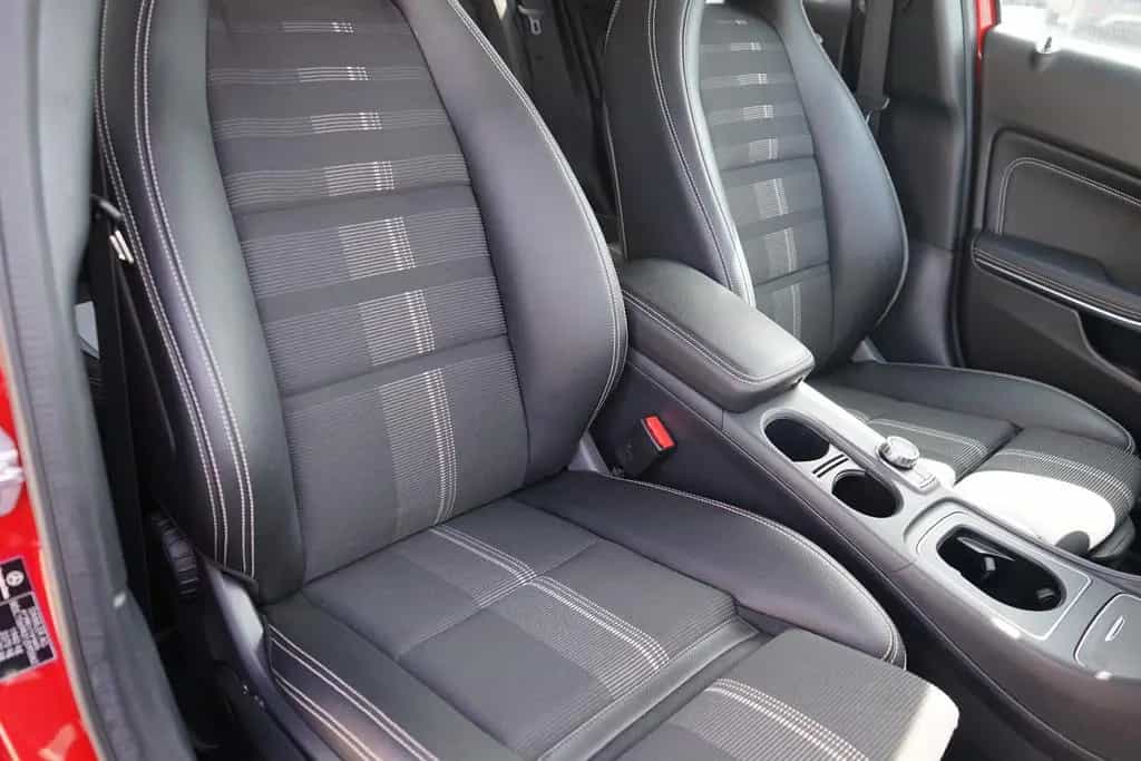 Mercedes-Benz GLA 200 Standard LED Navi Totwinkel ACC Memory 12/2018-photo-35