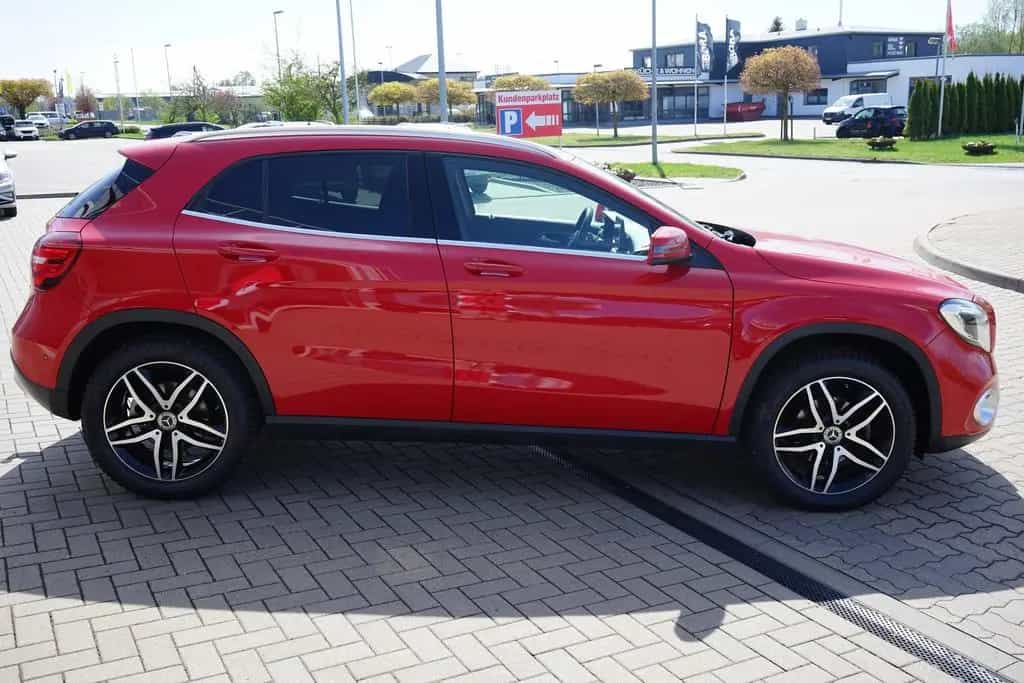 Mercedes-Benz GLA 200 Standard LED Navi Totwinkel ACC Memory 12/2018-photo-5