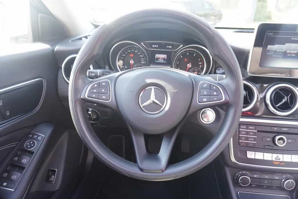 Mercedes-Benz CLA-Class 180 SB LED Navi Pano AHK Kamera Tempomat PDC 10/2018-photo-12