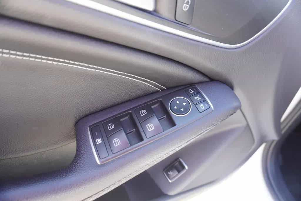 Mercedes-Benz CLA-Class 180 SB LED Navi Pano AHK Kamera Tempomat PDC 10/2018-photo-27