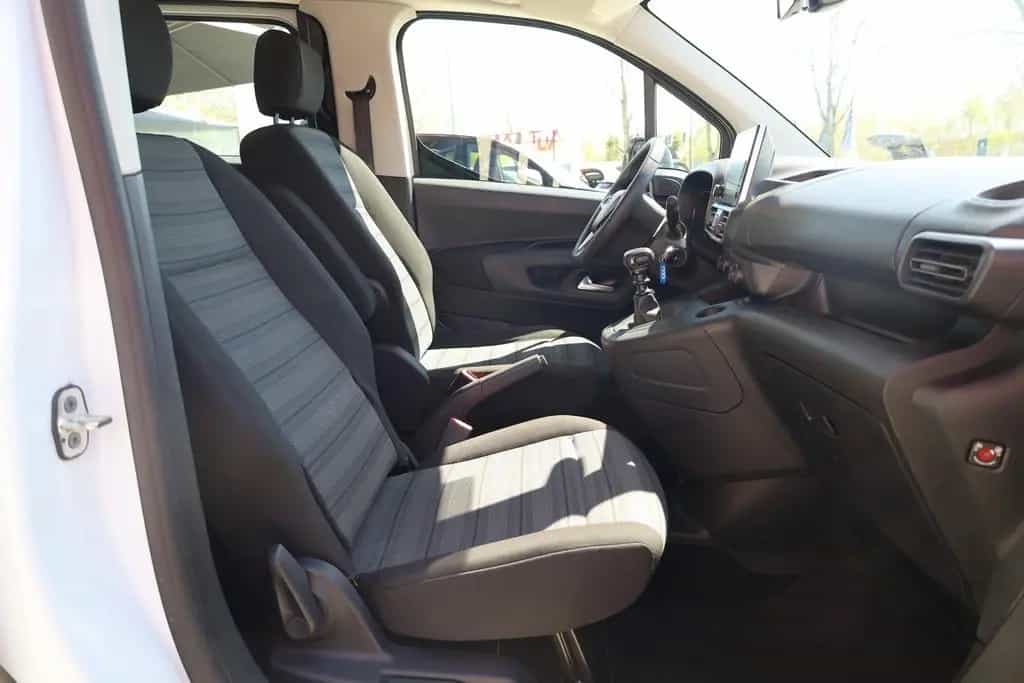 Opel Combo 1.2 Edition Klima DAB USB PDC Kamera AHK 10/2022-photo-27