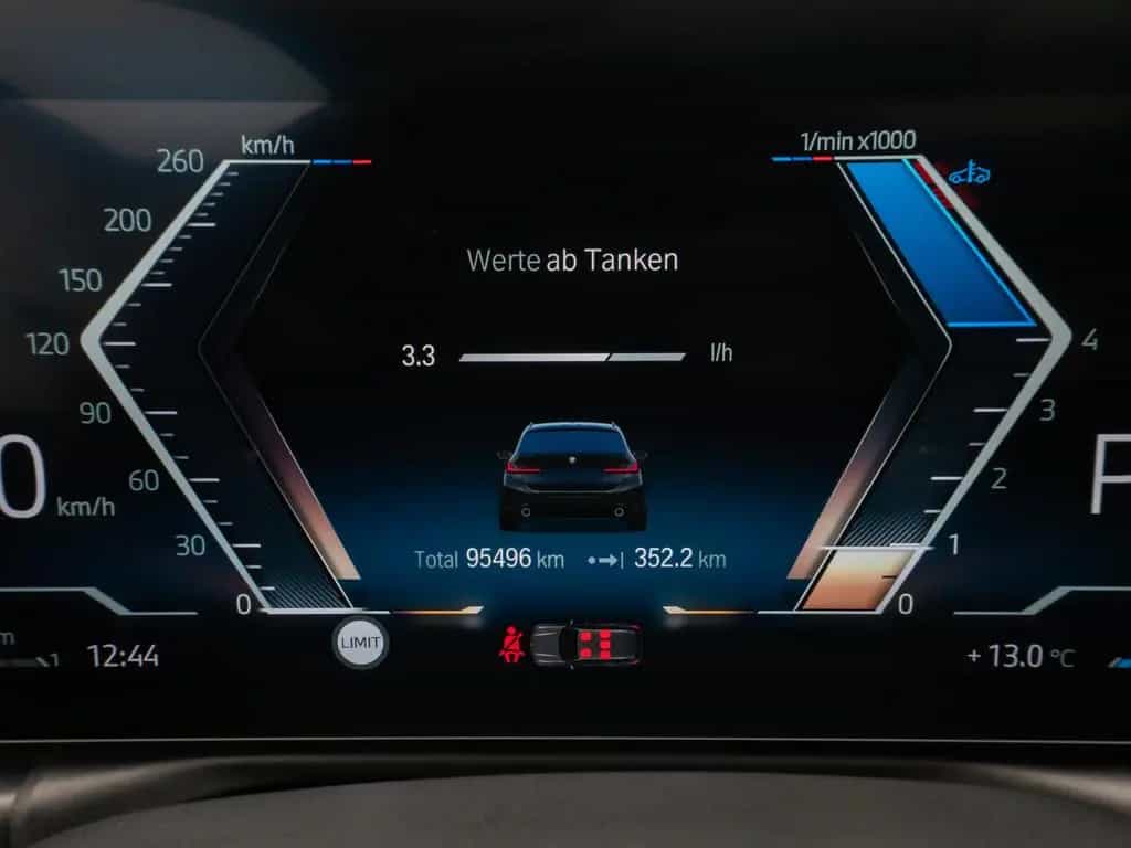BMW 3 Series 330i M Sport Panorama Kamera DAB H/K DrivAssist 01/2023-photo-40