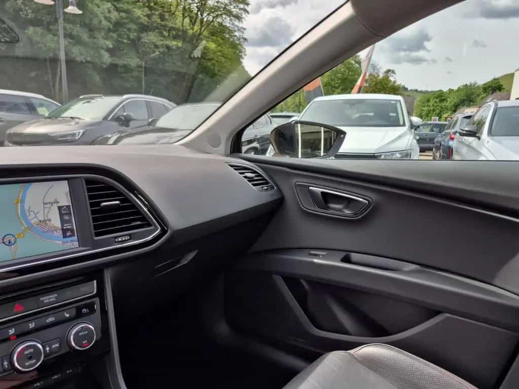 Seat Leon FR Schiebedach Leder LED Nav FRPlus PDC 08/2018-photo-23