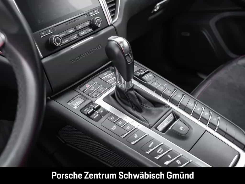 Porsche Macan GTS Panoramadach Sportabgasanlage BOSE 02/2018-photo-24