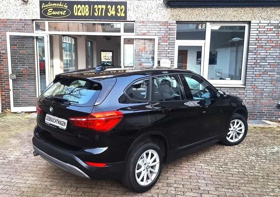 BMW X1 sDrive18i Automatik nur88Tkm Navi SCHIEBEDACH 08/2018-photo-1