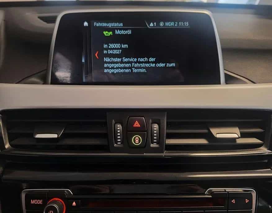 BMW X1 sDrive18i Automatik nur88Tkm Navi SCHIEBEDACH 08/2018-photo-11