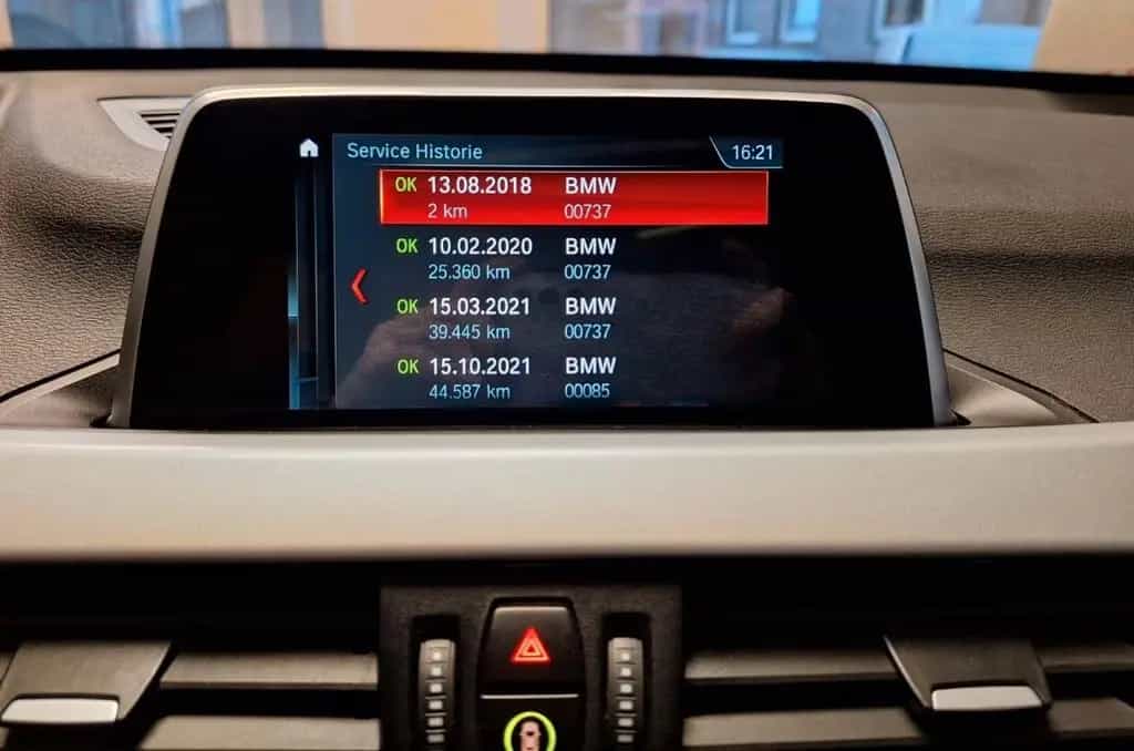 BMW X1 sDrive18i Automatik nur88Tkm Navi SCHIEBEDACH 08/2018-photo-14