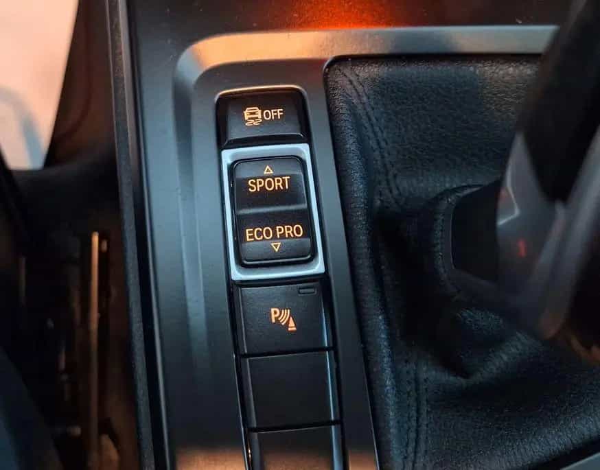 BMW X1 sDrive18i Automatik nur88Tkm Navi SCHIEBEDACH 08/2018-photo-16