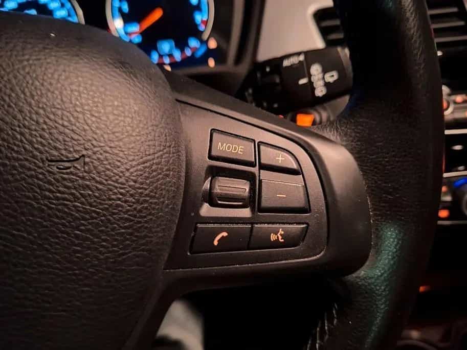 BMW X1 sDrive18i Automatik nur88Tkm Navi SCHIEBEDACH 08/2018-photo-21