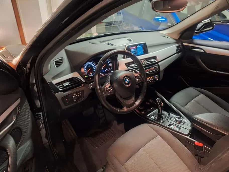 BMW X1 sDrive18i Automatik nur88Tkm Navi SCHIEBEDACH 08/2018-photo-23