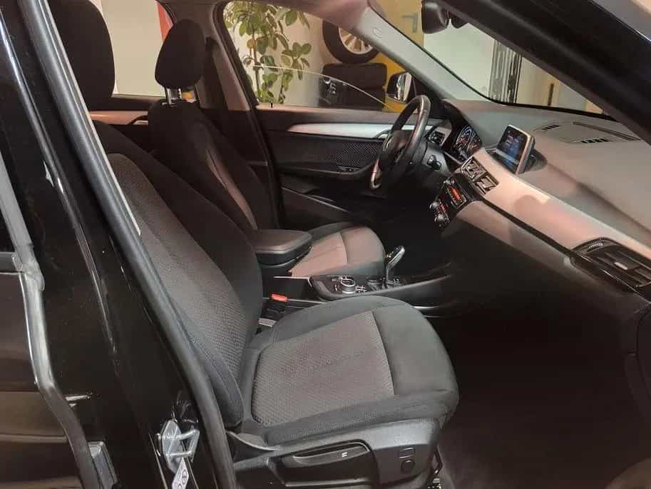 BMW X1 sDrive18i Automatik nur88Tkm Navi SCHIEBEDACH 08/2018-photo-24