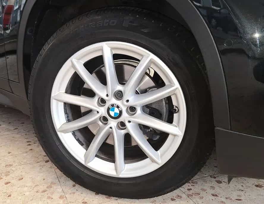 BMW X1 sDrive18i Automatik nur88Tkm Navi SCHIEBEDACH 08/2018-photo-28