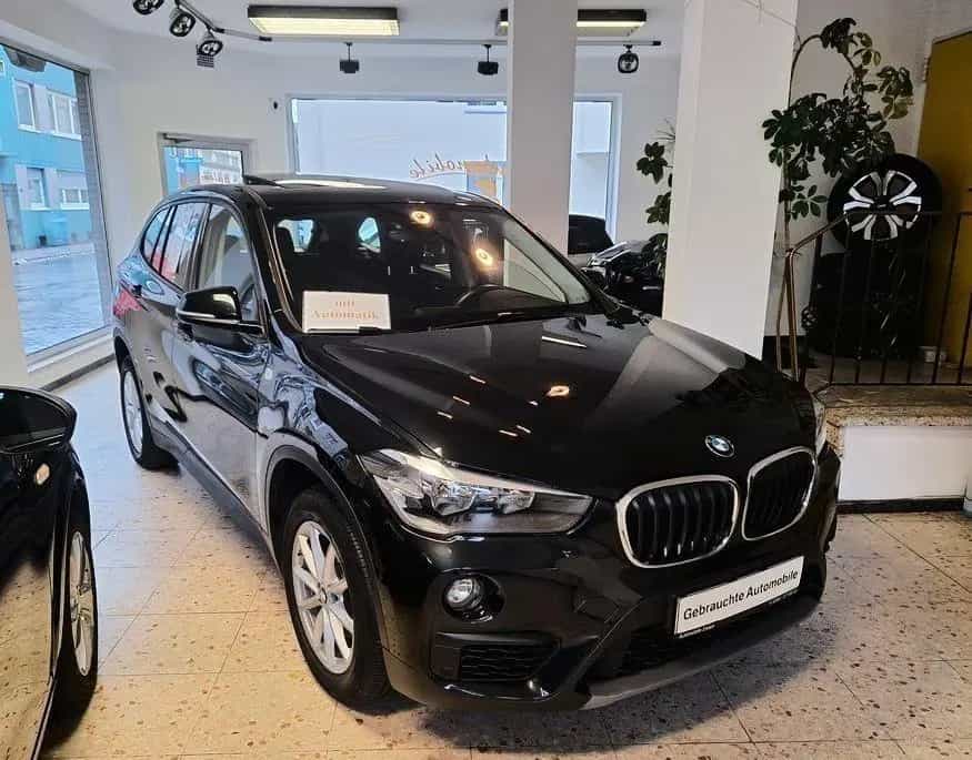 BMW X1 sDrive18i Automatik nur88Tkm Navi SCHIEBEDACH 08/2018-photo-3
