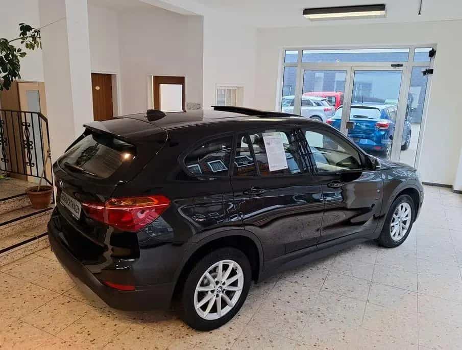 BMW X1 sDrive18i Automatik nur88Tkm Navi SCHIEBEDACH 08/2018-photo-4