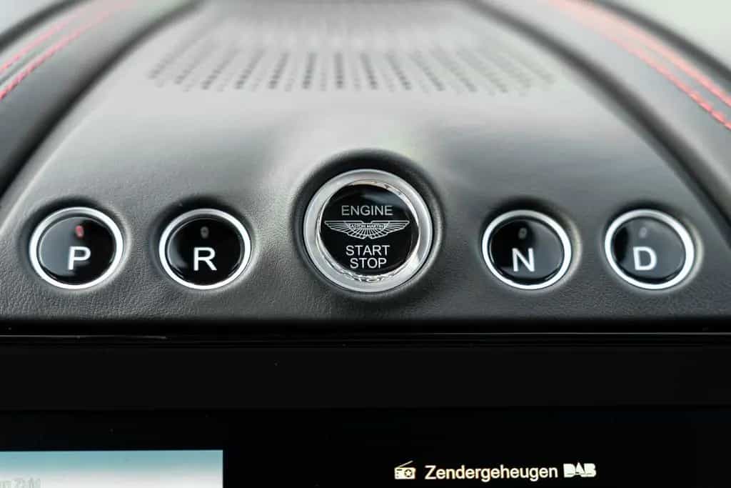 Aston Martin DBX 1/500 | Pano Roof | 4x Seat Ventilation 12/2020-photo-17