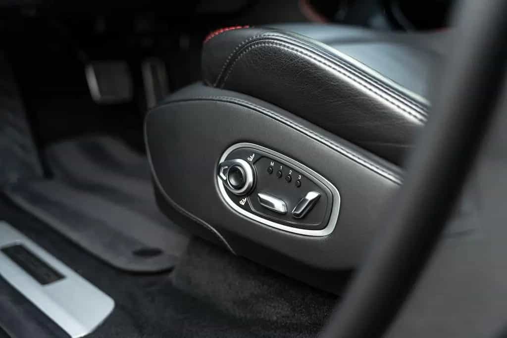 Aston Martin DBX 1/500 | Pano Roof | 4x Seat Ventilation 12/2020-photo-20