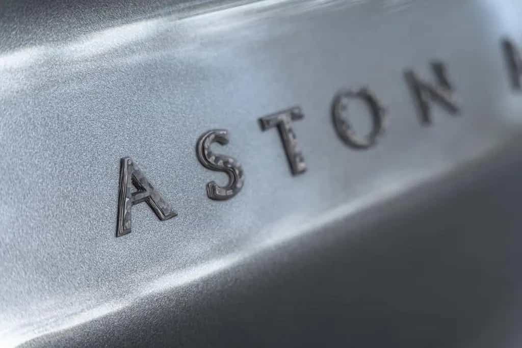 Aston Martin DBX 1/500 | Pano Roof | 4x Seat Ventilation 12/2020-photo-23