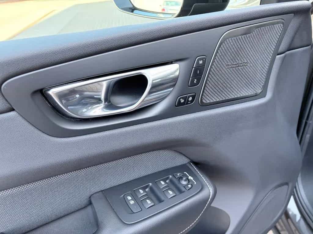 Volvo XC60 B4 D R Design PANO/STANDH./HUD/MEMORY/21" 01/2022-photo-18