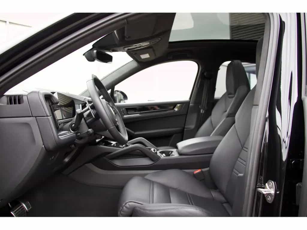 Porsche Cayenne GTS Coupe InnoDrive HUD AHK HA-Lenkung 1 11/2024-photo-3