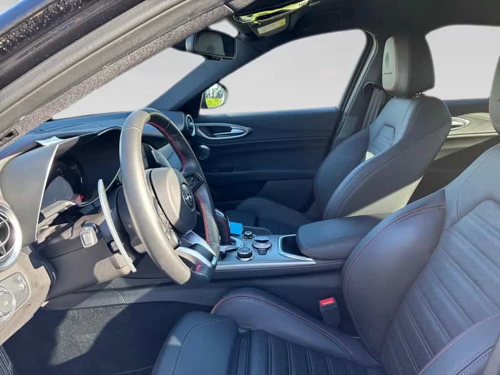 Alfa Romeo Giulia Competizione Q4 11/2023-photo-10