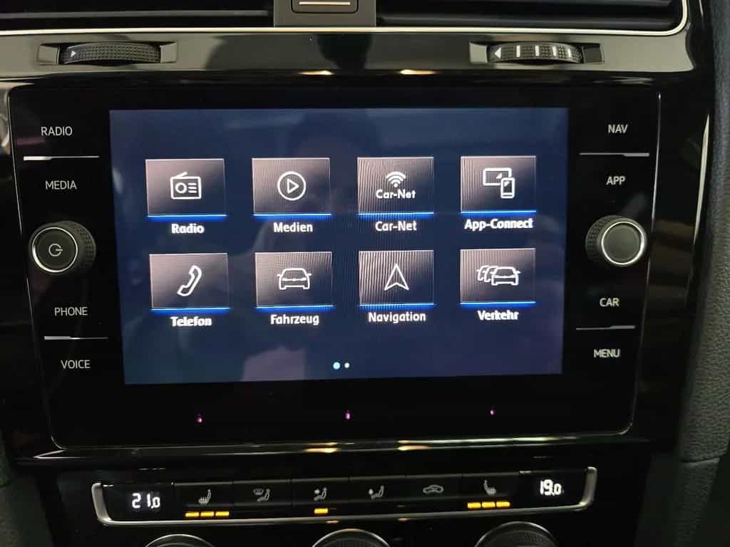 Volkswagen Golf VII Lim. Sound|ACC|PANO|Standheizung|AHK| 02/2018-photo-15