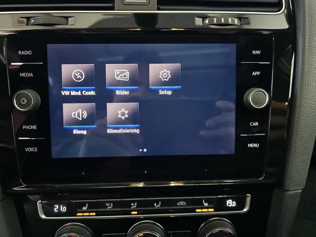 Volkswagen Golf VII Lim. Sound|ACC|PANO|Standheizung|AHK| 02/2018-photo-16