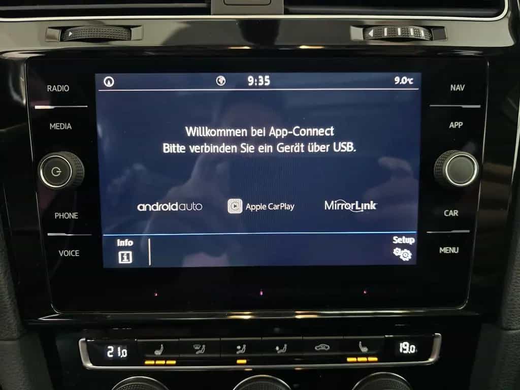 Volkswagen Golf VII Lim. Sound|ACC|PANO|Standheizung|AHK| 02/2018-photo-17