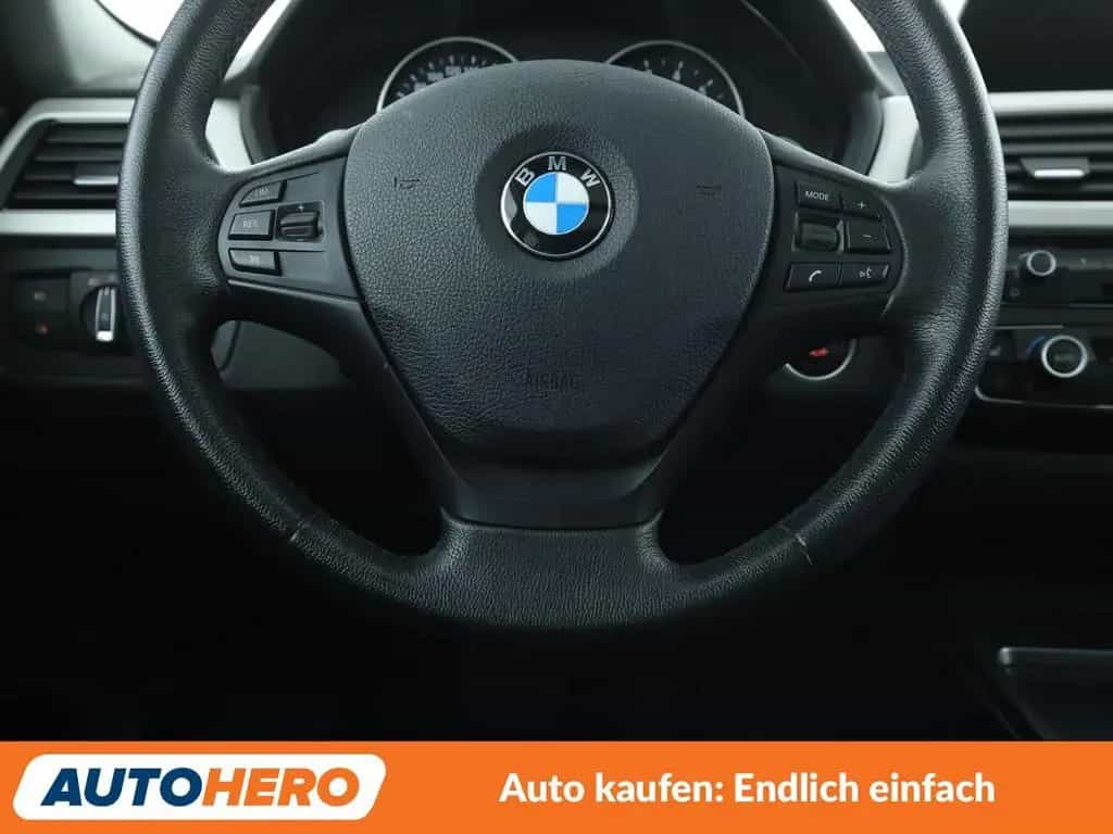 BMW 3 Series 320i Advantage Aut.*PANO*NAVI*LED*SHZ*PDC* 12/2017-photo-18