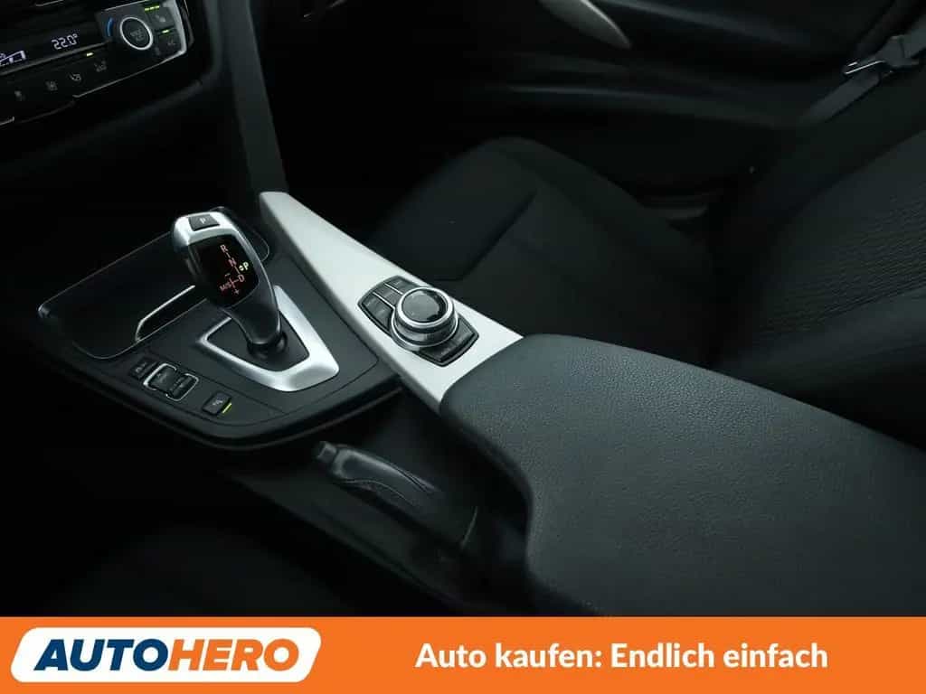 BMW 3 Series 320i Advantage Aut.*PANO*NAVI*LED*SHZ*PDC* 12/2017-photo-23