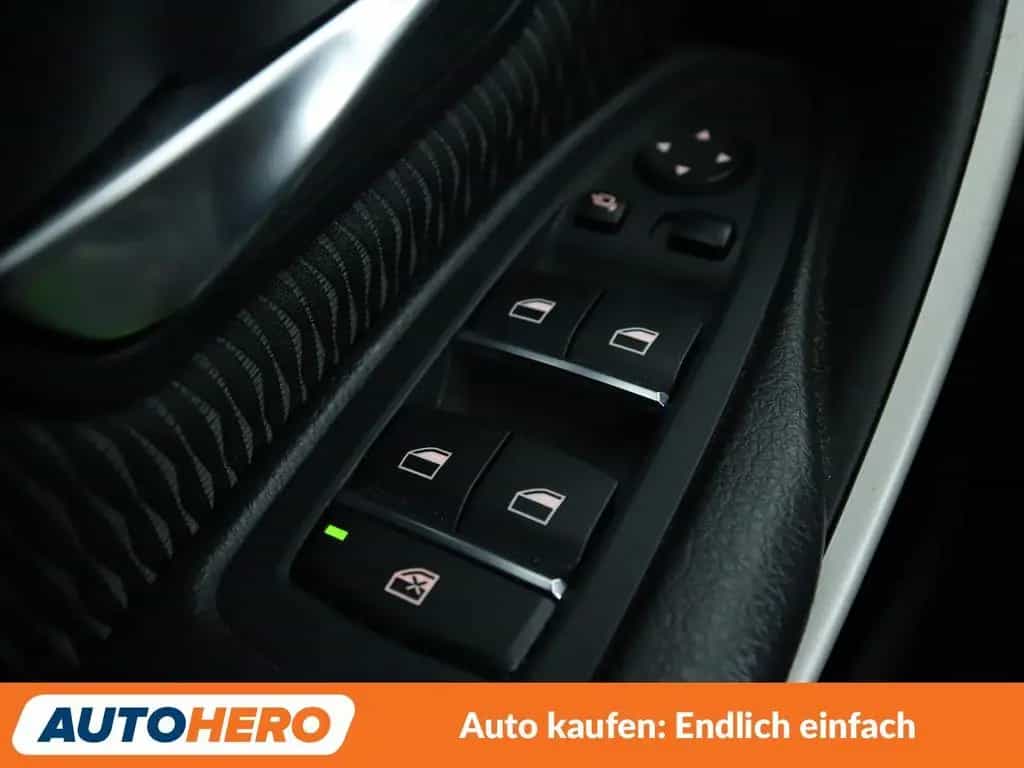 BMW 3 Series 320i Advantage Aut.*PANO*NAVI*LED*SHZ*PDC* 12/2017-photo-24
