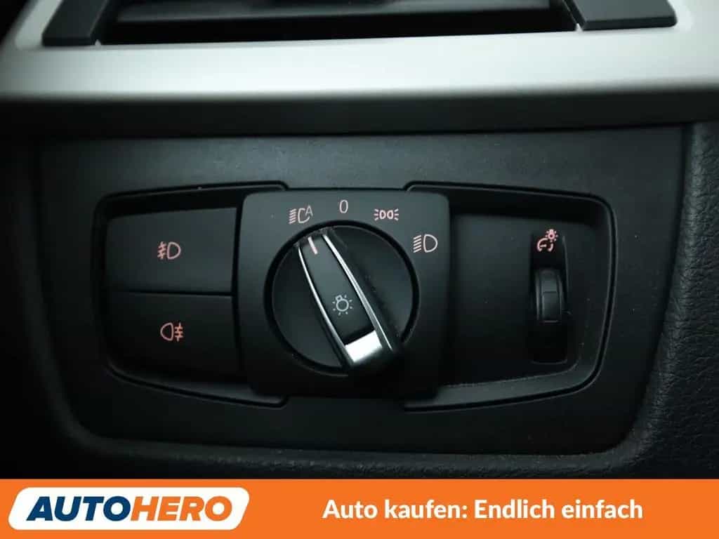 BMW 3 Series 320i Advantage Aut.*PANO*NAVI*LED*SHZ*PDC* 12/2017-photo-25