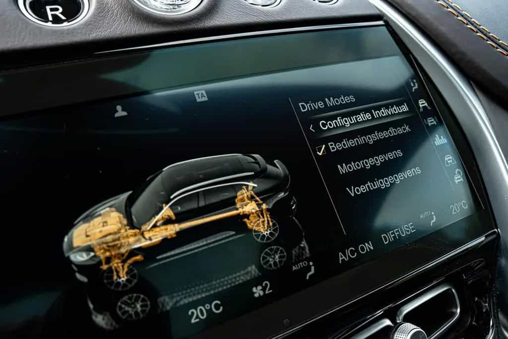 Aston Martin DBX 707 Ceramic Brakes | 23 Inch | 4x Vent.Seats 01/2023-photo-14