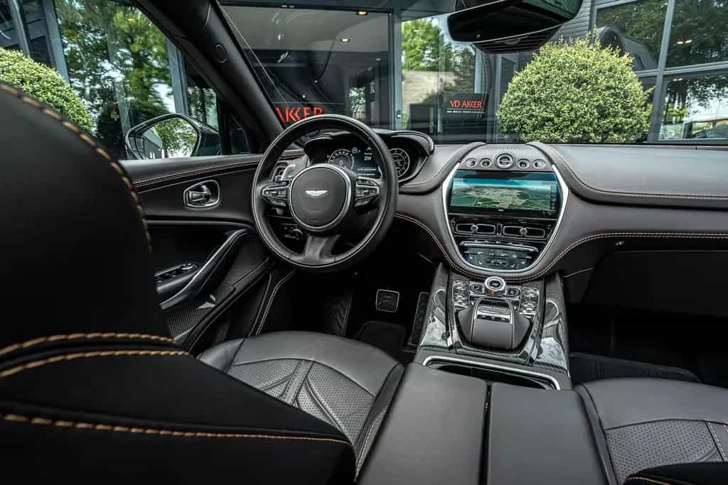 Aston Martin DBX 707 Ceramic Brakes | 23 Inch | 4x Vent.Seats 01/2023-photo-2