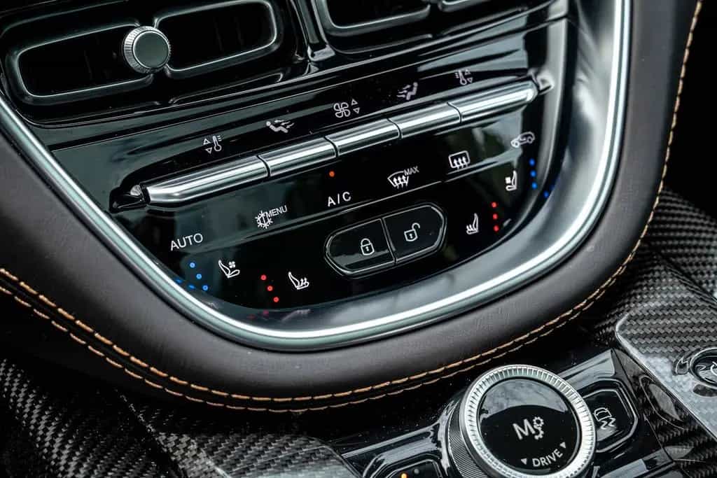 Aston Martin DBX 707 Ceramic Brakes | 23 Inch | 4x Vent.Seats 01/2023-photo-6
