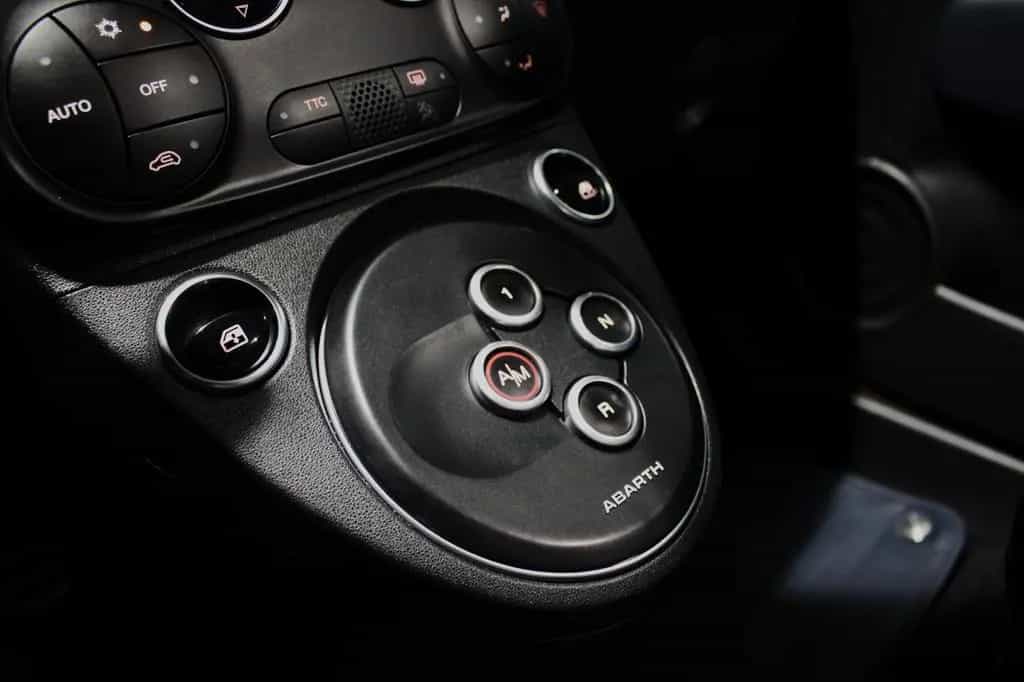 Abarth 695C RIVALE 175TH AUTOMATIK/AKRAPOVIC/BEATS/17" 03/2018-photo-9