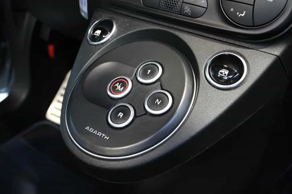 Abarth 695C RIVALE AUTOMATIK 175TH ANNIVERSARY TWO-TONE 01/2019-photo-18