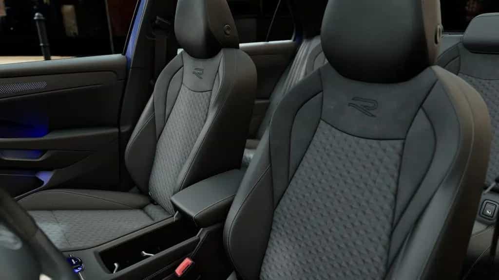 Volkswagen T-Roc R-Line 1.5 l eTSI OPF DSG 360 ACC AUT HUD null-photo-10