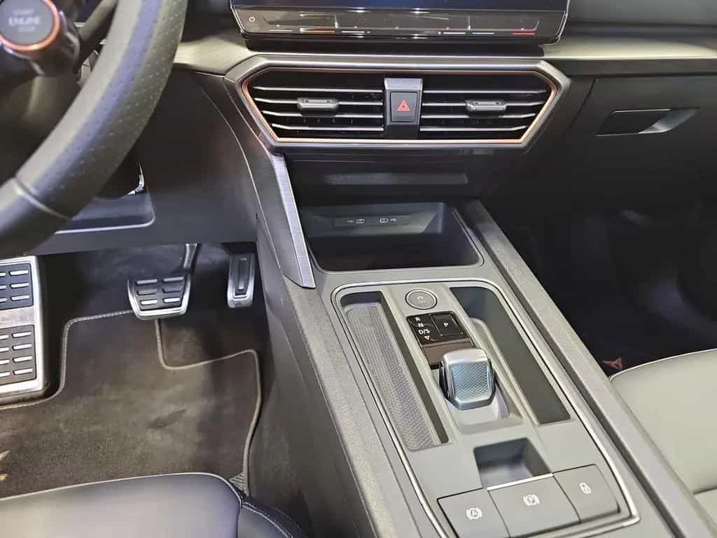 Cupra Formentor VZ5 4Drive+Alufelgen+Navi+Leder+elektr 02/2024-photo-11