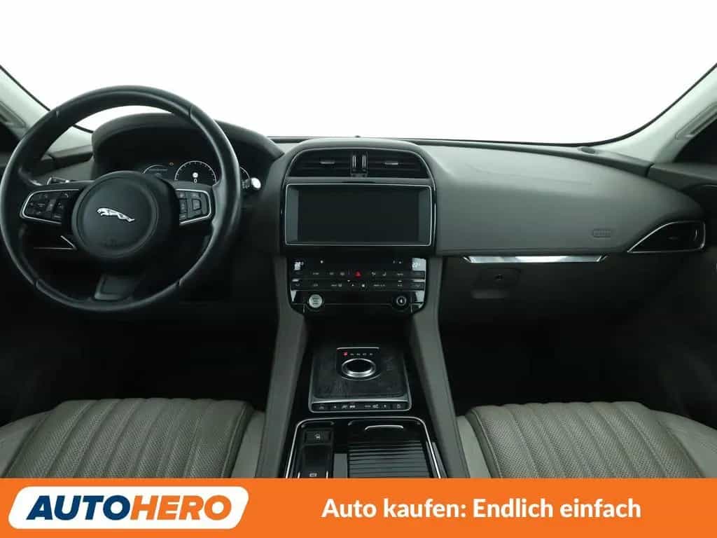 Jaguar F-Pace 30d Portfolio AWD Aut.*NAV*TEMP*360CAM* 09/2016-photo-11