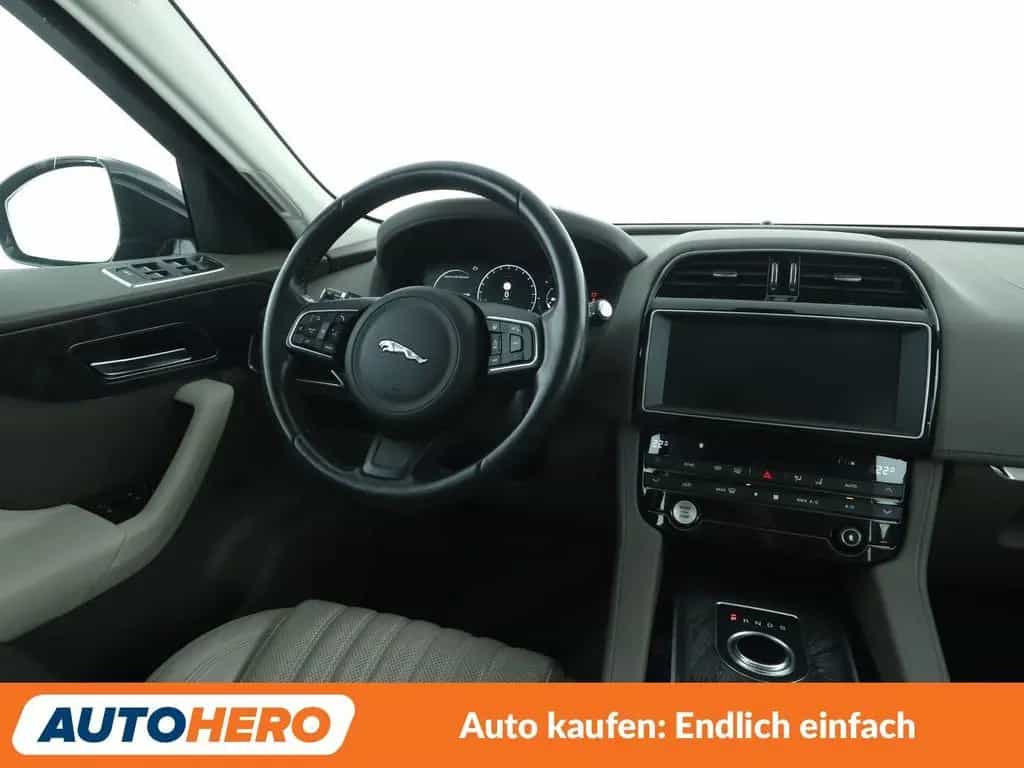 Jaguar F-Pace 30d Portfolio AWD Aut.*NAV*TEMP*360CAM* 09/2016-photo-12