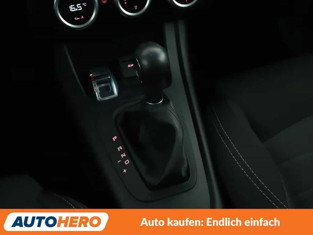 Alfa Romeo Giulietta 2.0 JTDM Super Aut.*NAVI*TEMPO*PDC*SHZ 03/2017-photo-24