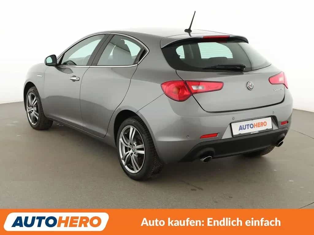 Alfa Romeo Giulietta 2.0 JTDM Super Aut.*NAVI*TEMPO*PDC*SHZ 03/2017-photo-3