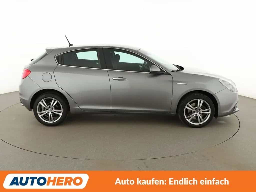 Alfa Romeo Giulietta 2.0 JTDM Super Aut.*NAVI*TEMPO*PDC*SHZ 03/2017-photo-6